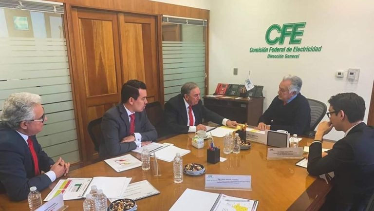 Gobernador en gestiones con CFE