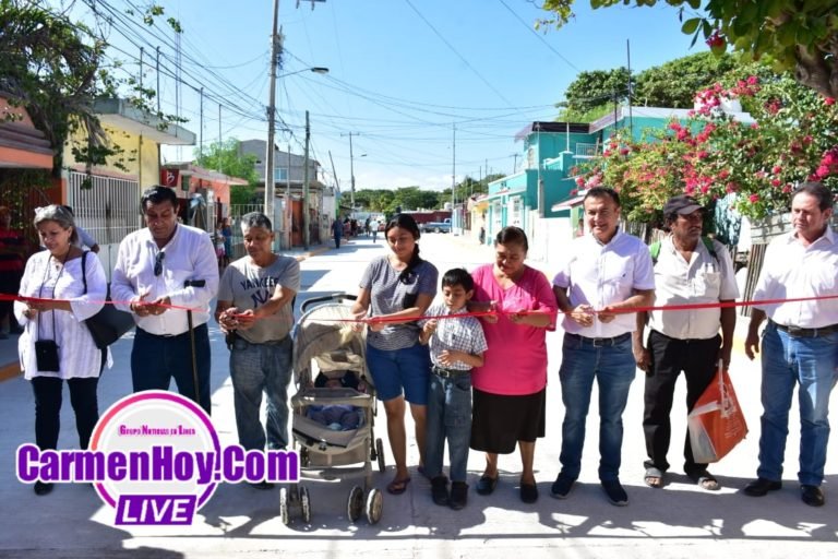 Alcalde Óscar Rosas continúa entregando calles pavimentadas a los carmelitas