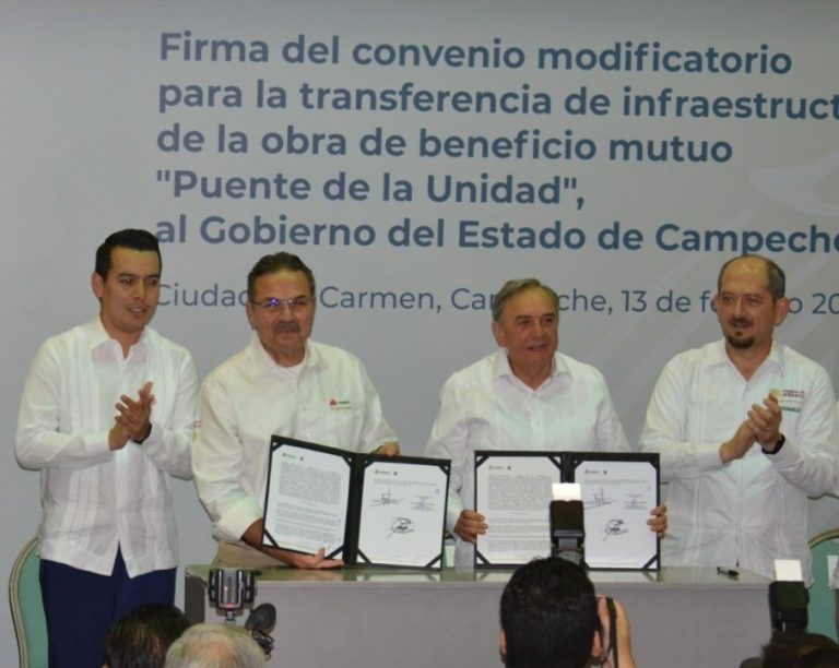 Firma de convenio, director de Pemex y Gobernador de Campeche