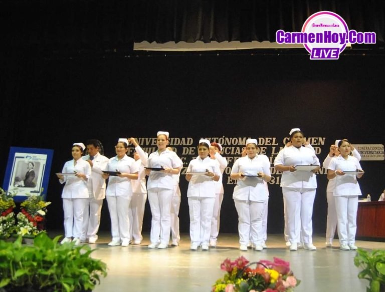 Ceremonia del Paso de la Luz e imposición de Cofias y Fistoles a Alumnos del P.E. de Enfermería de UNACAR