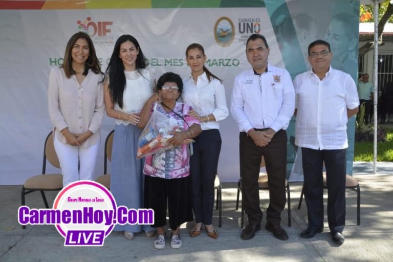 DifCarmen entrega lentes, despensa y sillas de rueda a mujeres