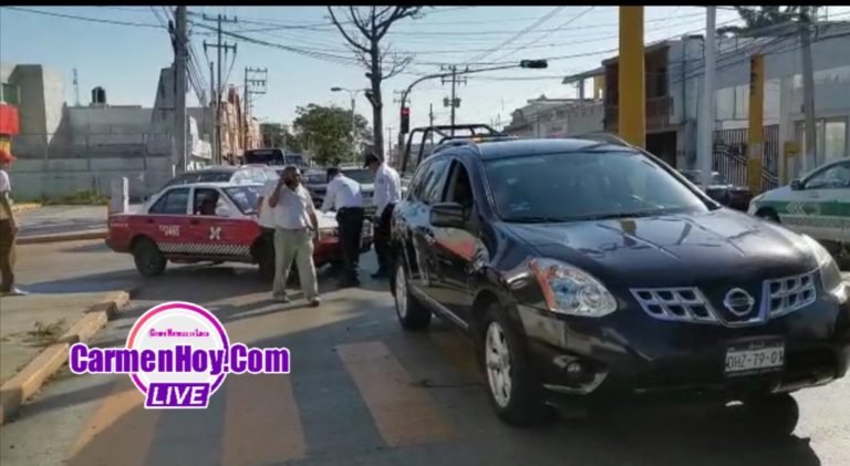 Rayón a camioneta por no esperar cambio de luz