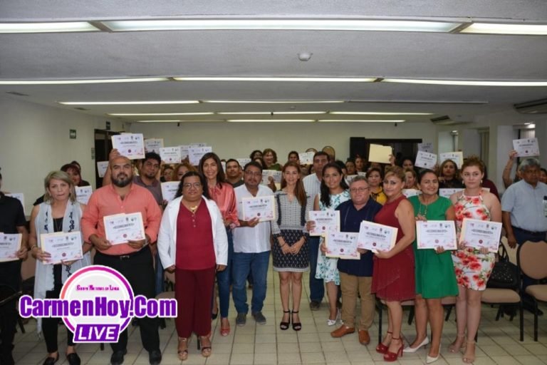 ENTREGA LA PRESIDENTA DEL PATRONATO DEL DIF CARMEN RECONOCIMIENTOS A PATROCINADORES DEL PROGRAMA “MATRIMONIOS COLECTIVOS 2020”