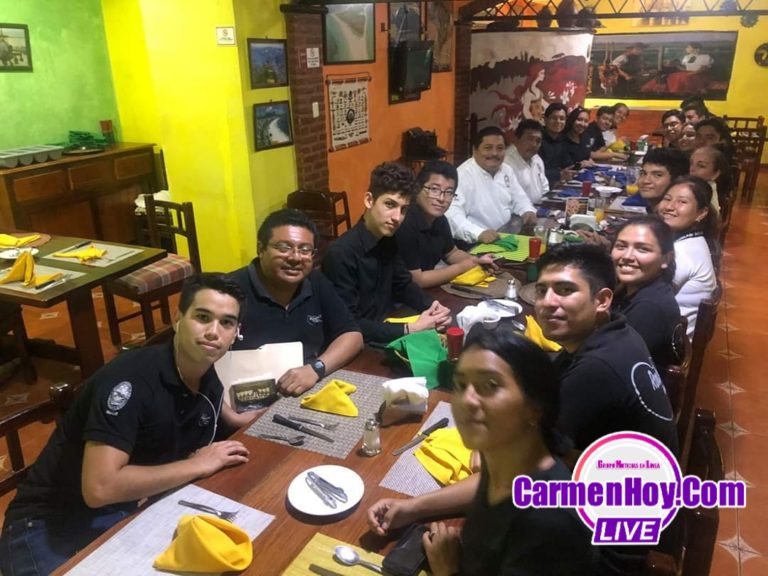 Rector convive con ganadores de la Rondalla