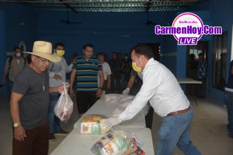 Alcalde, Óscar Rosas entrega apoyo de alimentos a músicos de Carmen