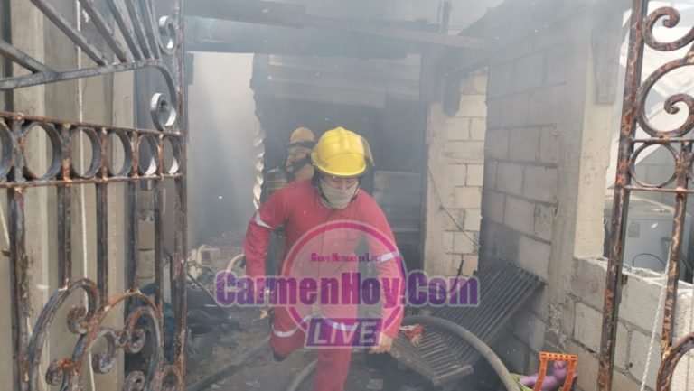 Incendio arrasa con vivienda