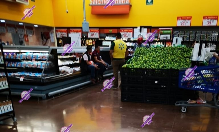 Trabajadores de Walmart ponen el trasero en la comida