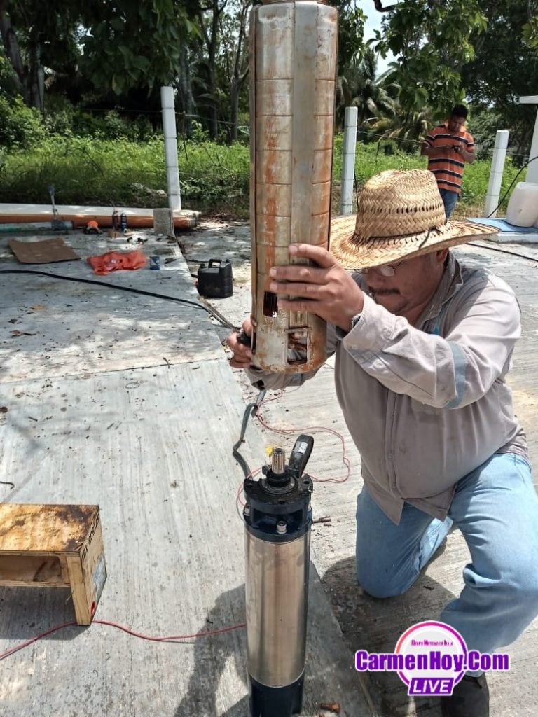 Instalación de bomba del pozo de agua potable en Mamantel