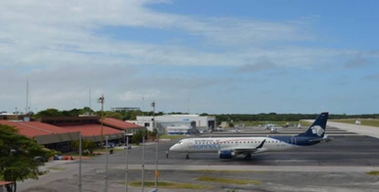 Le Cae un rayo a Avión de Aeroméxico.