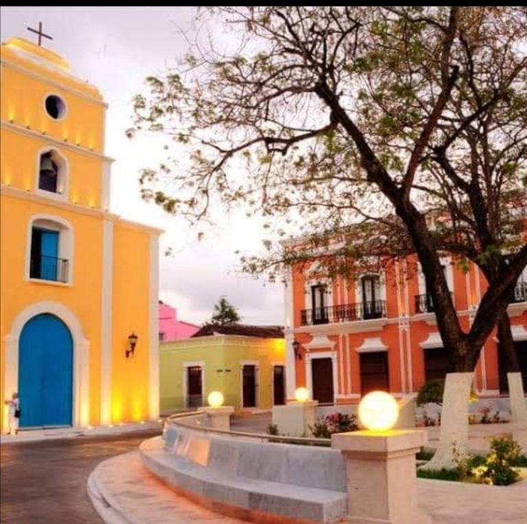 En la colonia GUANAL están ASALTANDO CON CUCHILLO Y PISTOLA