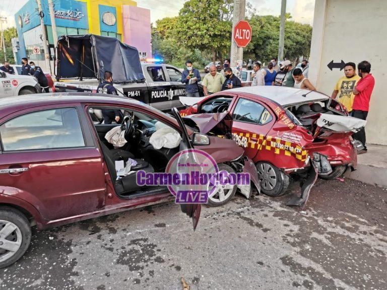 Fuerte accidente se lleva hasta la palmera