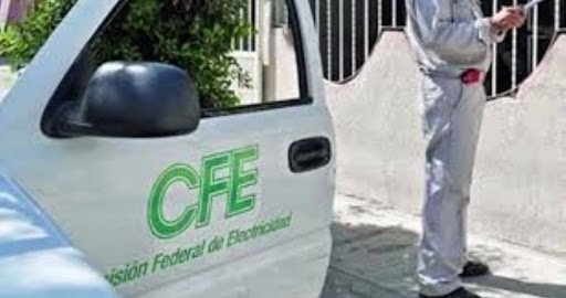 Detienen a tres falsos empleados de CFE