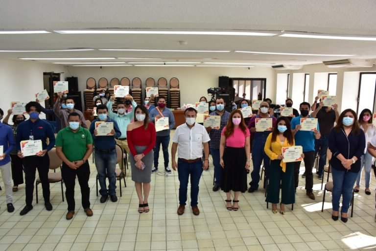 Clausura Alcalde Óscar Rosas curso de emprendimiento Wadhwani