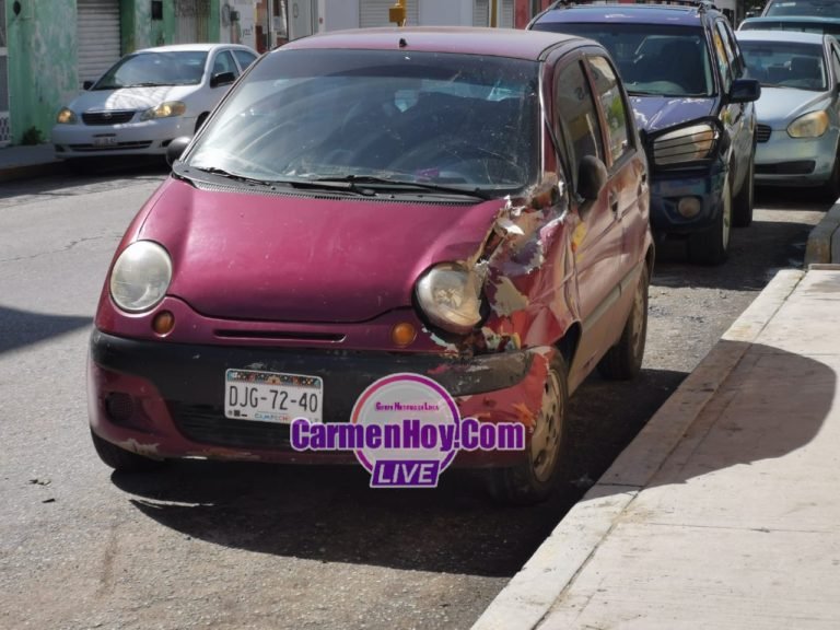 Daña vehículo estacionado y se da ala fuga