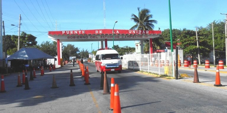 Cerrado el paso en la caseta del puente de la unidad