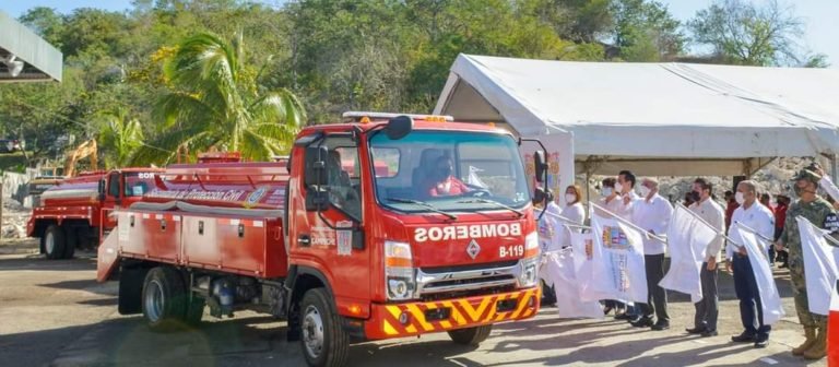 Gobernador fortalece el cuerpo de bomberos