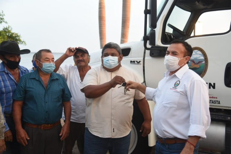 Entrega Óscar Rosas Camión de Basura