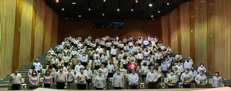 Rector celebra el Día del Trabajador Universitario