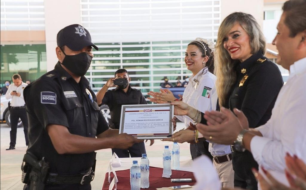 - OXXO reconoce esfuerzo de policías - gobierno-de-campeche