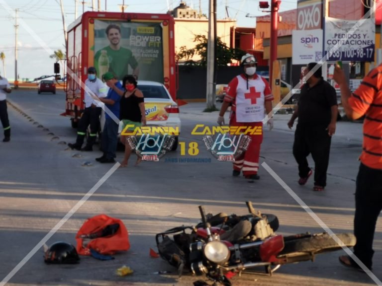 Jóvenes sufren aparatoso accidente