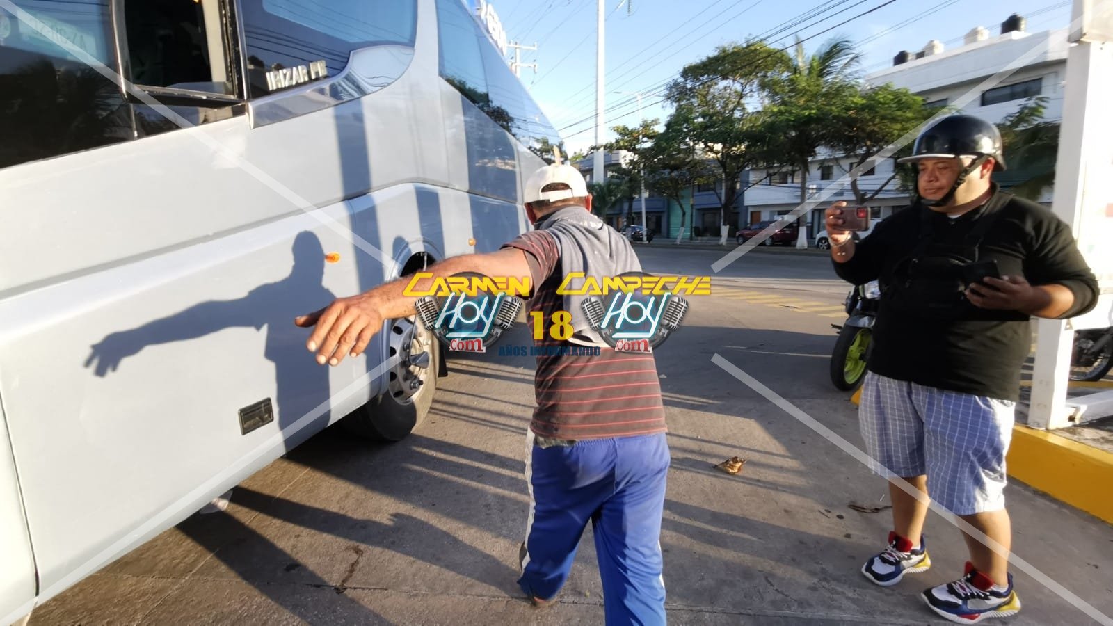 - Autobús choca un triciclo - policiaca