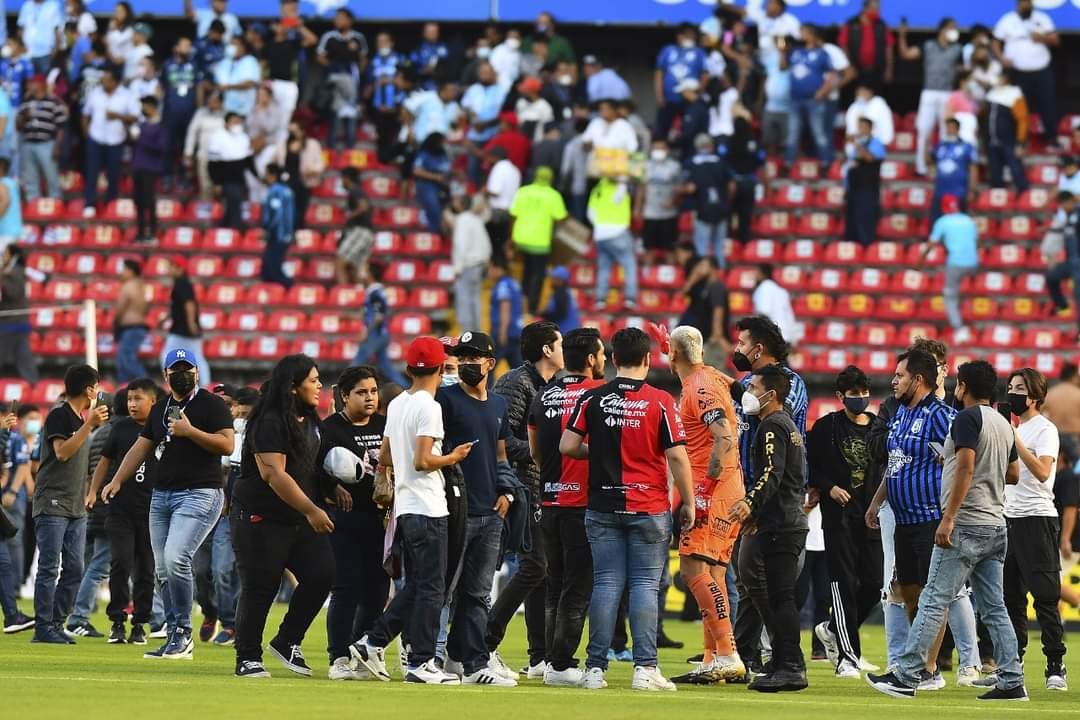 - Suspenden partido de Querétaro vs Atlas por afición en la cancha - nacional, deporte