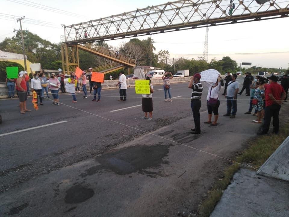 - Otro cierre de carretera de Villahermosa-Frontera - policiaca