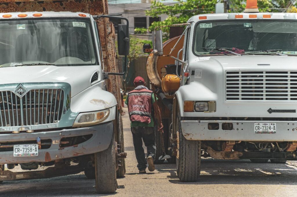 WhatsApp-Image-2025-07-30-at-16.16.15-1024x682 Gobierno del Estado interviene y bachea calles de Ex Hacienda Kalá ante negativa de la alcaldía de Biby Rabelo