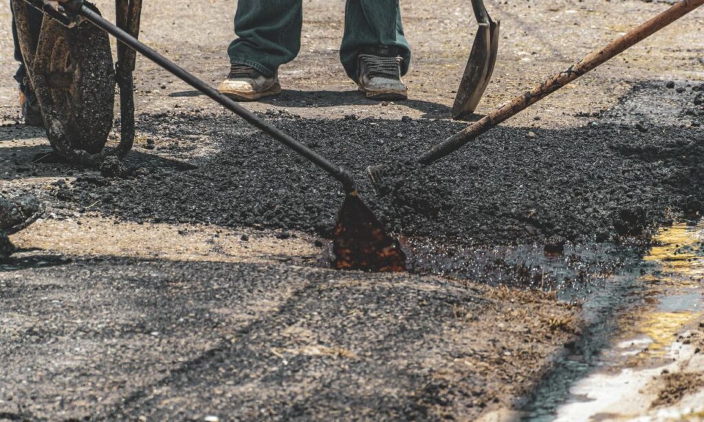 WhatsApp-Image-2025-07-30-at-16.16.15-2-1-1024x614 Gobierno del Estado interviene y bachea calles de Ex Hacienda Kalá ante negativa de la alcaldía de Biby Rabelo