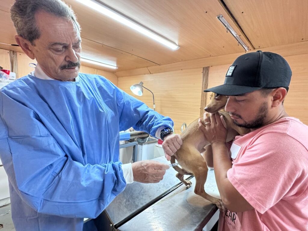 WhatsApp-Image-2025-08-26-at-10.55.14-AM-1024x768 Realizan jornada intensiva de vacunación antirrábica en #CARMEN