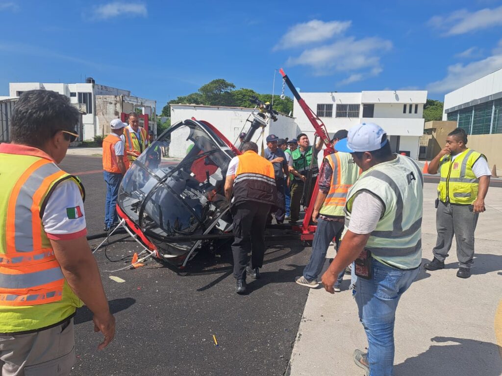 WhatsApp-Image-2025-08-28-at-8.06.47-PM-1-1024x768 Estrellan helicóptero en aeropuerto de Carmen por practicantes al salir ilesos