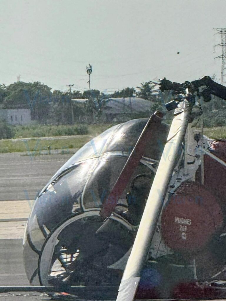 WhatsApp-Image-2025-08-28-at-8.06.47-PM-3-768x1024 Estrellan helicóptero en aeropuerto de Carmen por practicantes al salir ilesos