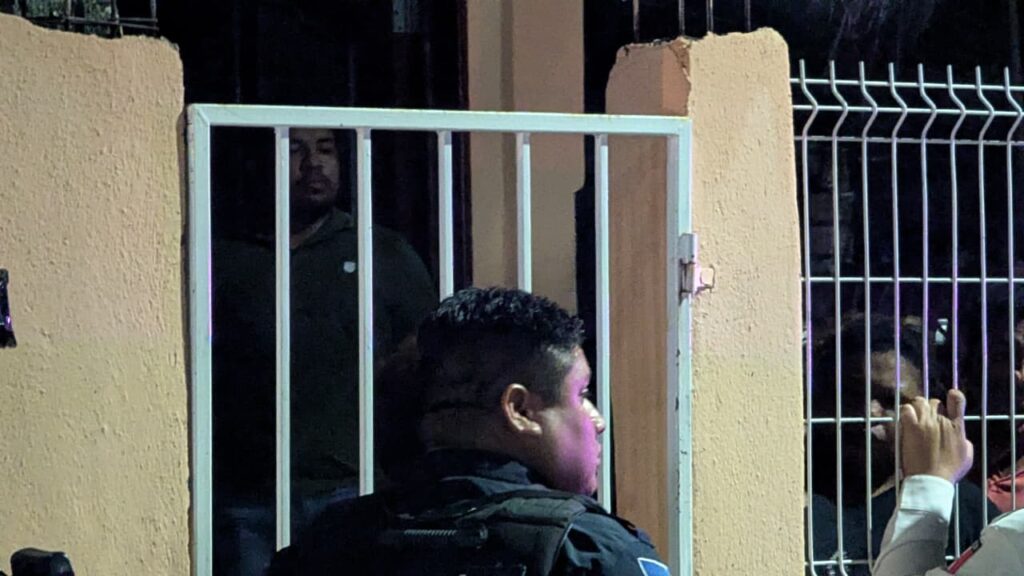 Imagen-de-WhatsApp-2025-09-13-a-las-10.39.13_7c0b5561-1024x576 Conflicto vecinal desatado violento enfrentamiento en Cuidad del Carmen