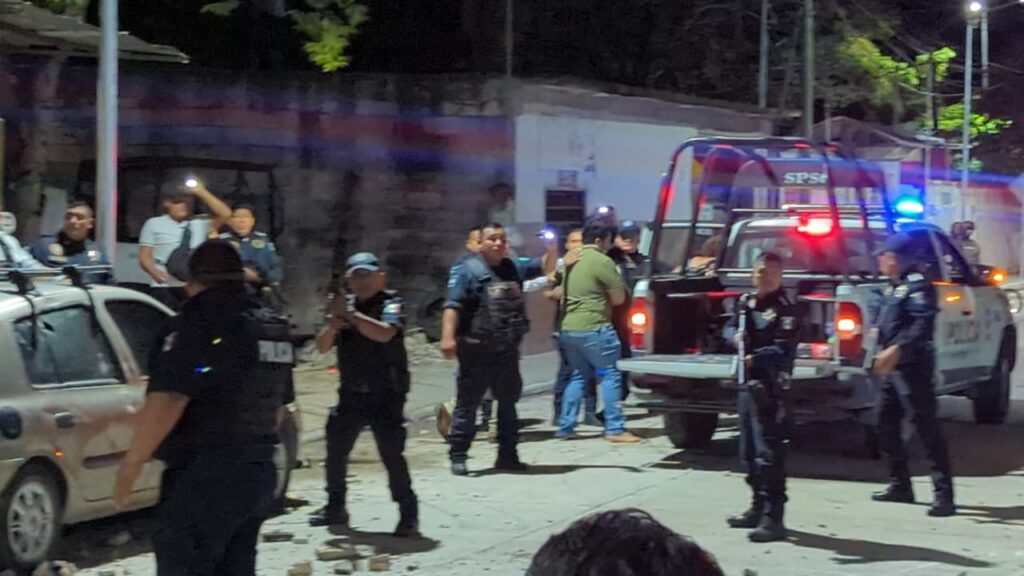 Imagen-de-WhatsApp-2025-09-13-a-las-10.39.16_735d0598-1024x576 Conflicto vecinal desatado violento enfrentamiento en Cuidad del Carmen