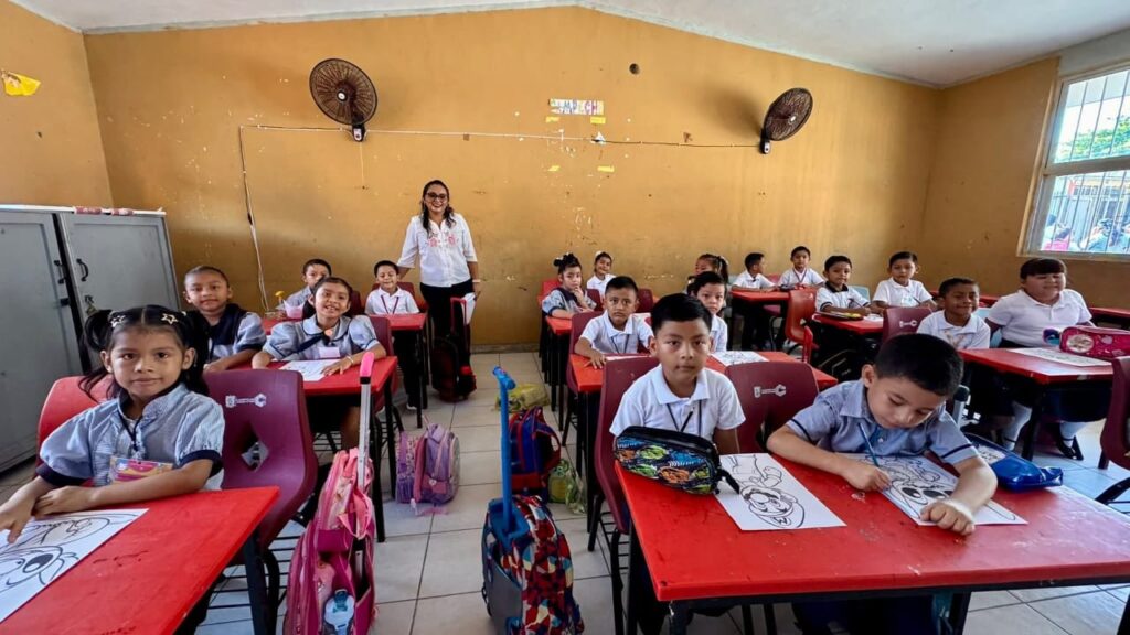 WhatsApp-Image-2025-09-01-at-11.11.13-AM-2-1024x576 Víctor Sarmiento Inaugura Ciclo Escolar 2025-2026 en primaria de Escárcega