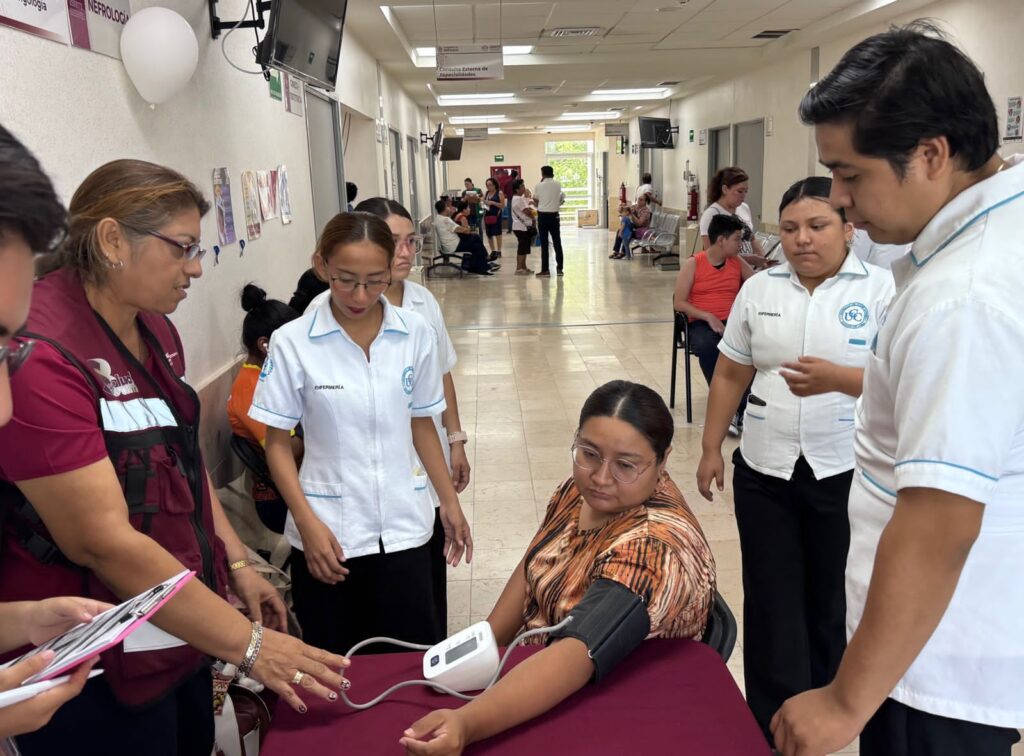 WhatsApp-Image-2025-09-18-at-11.46.07-AM-5-1024x756 Benefician a derechohabientes del ISSSTE en Carmen con Tu Salud en tu Barrio