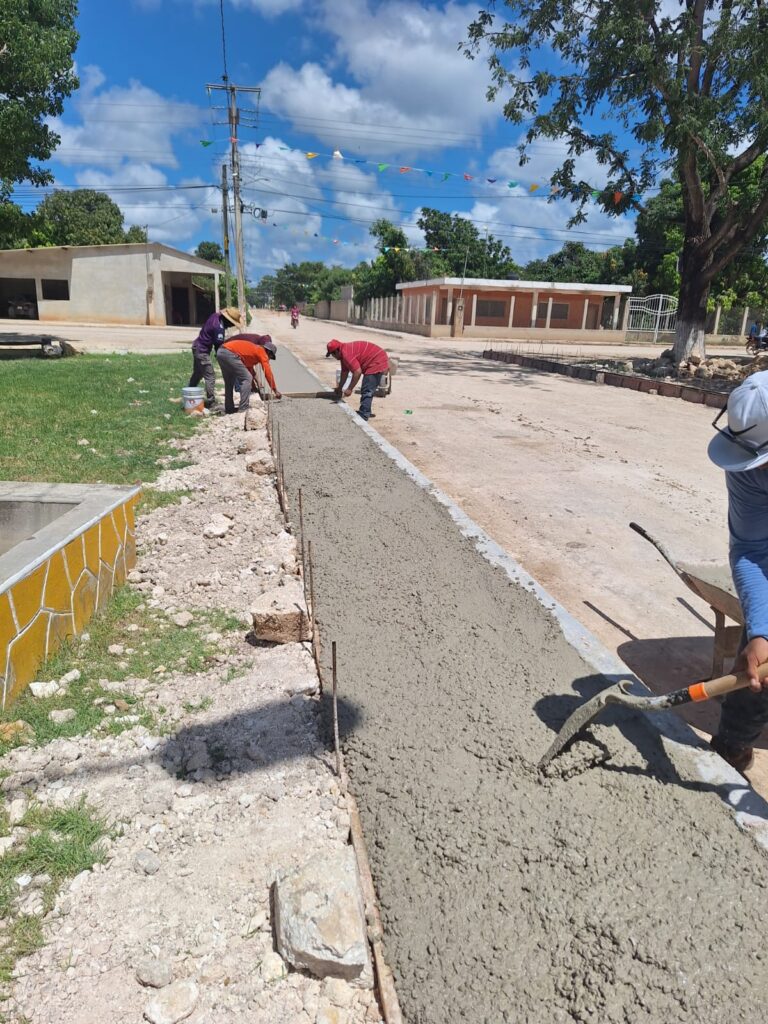 WhatsApp-Image-2025-09-30-at-8.43.49-AM-3-1-768x1024 Gobierno del estado reconstruye del camino E.C (CARRETERO FEDERAL 188 KM 21+500)- Santo Domingo Keste, Champotón