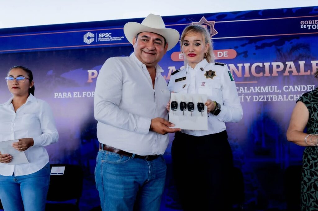 3f55e195-f829-4382-8552-8d1d3210b5c0-1024x679 Con Inversión de Más de 14 Millones de Pesos Marcela Muñoz Entregó Patrullas a Calakmul, Calkiní, Candelaria, Dzitbalché, Hopelchén, Seybaplaya Y Tenabo