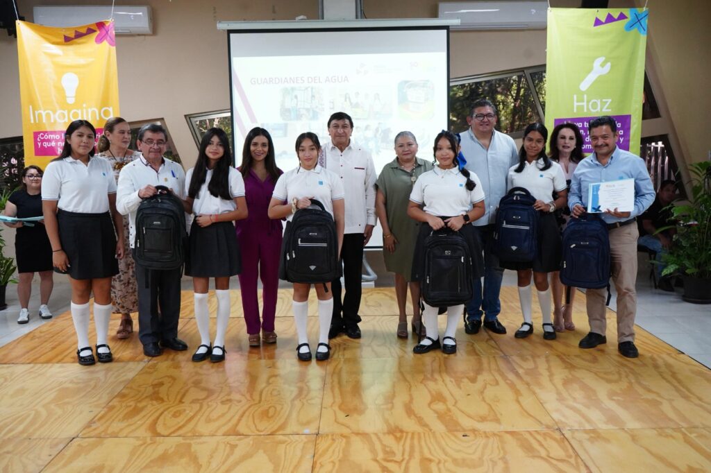 WhatsApp-Image-2025-10-02-at-8.57.09-PM-4-1024x682 Entrega SEDUC reconocimientos a equipos destacados del programa Somos El Cambio