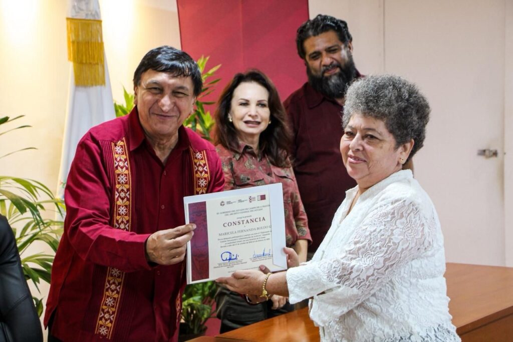 WhatsApp-Image-2025-10-08-at-2.19.21-PM-3-1-1024x683 Entrega de diplomas y constancias del diplomado "Gestión Documental y Administración de Archivos"