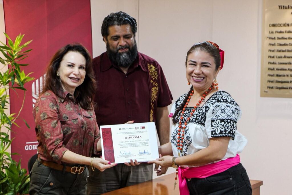 WhatsApp-Image-2025-10-08-at-2.19.21-PM-4-1024x683 Entrega de diplomas y constancias del diplomado "Gestión Documental y Administración de Archivos"