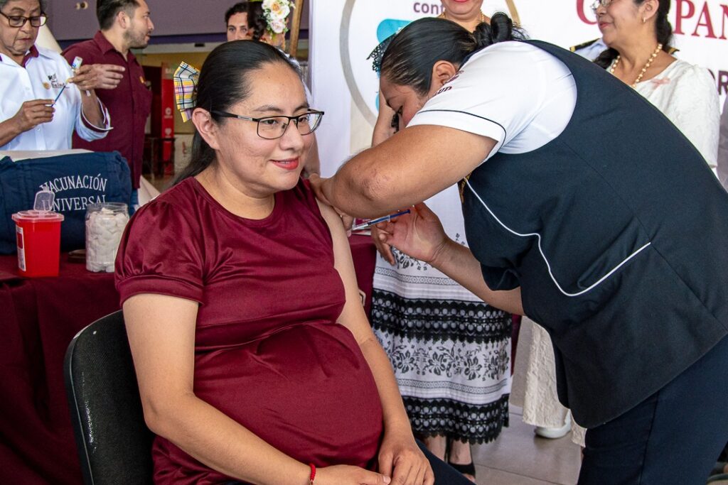 WhatsApp-Image-2025-10-13-at-8.08.44-PM-2-1-1024x683 Arranca Campaña de Vacunación Invernal 2025-2026