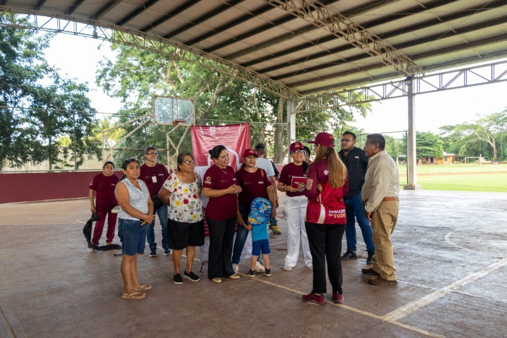 WhatsApp-Image-2025-10-14-at-7.19.36-PM-3-1024x682 Bienestar Entrega Órdenes de Pago para Rehabilitar Espacios Públicos en Localidades del Municipio de Campeche