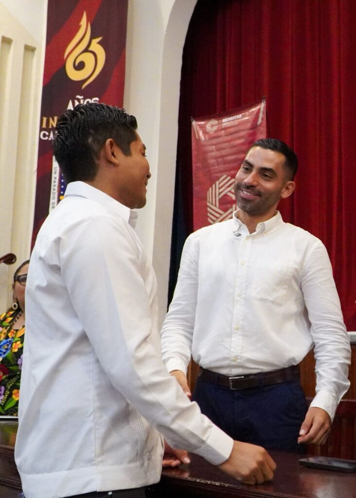 WhatsApp-Image-2025-10-14-at-7.19.37-PM-6-732x1024 Impulsa Bienestar la Titulación de Jóvenes Egresados con Apoyo Económico