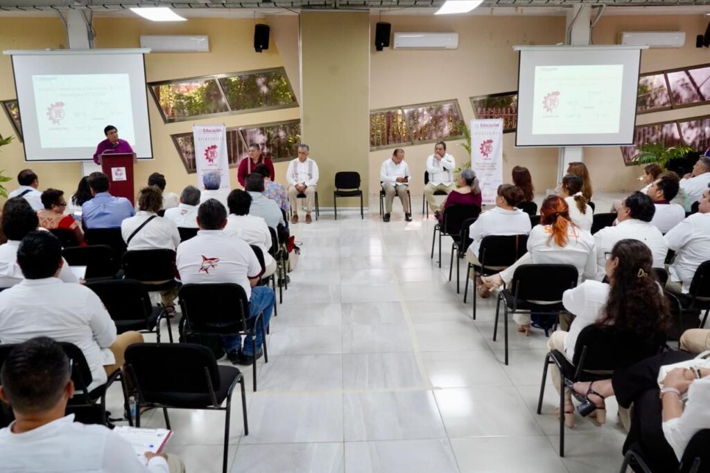 WhatsApp-Image-2025-10-16-at-12.39.42-PM-3-1024x682 Reunión Estatal de Directivos de la DGETI llega a su Clausura en Campeche