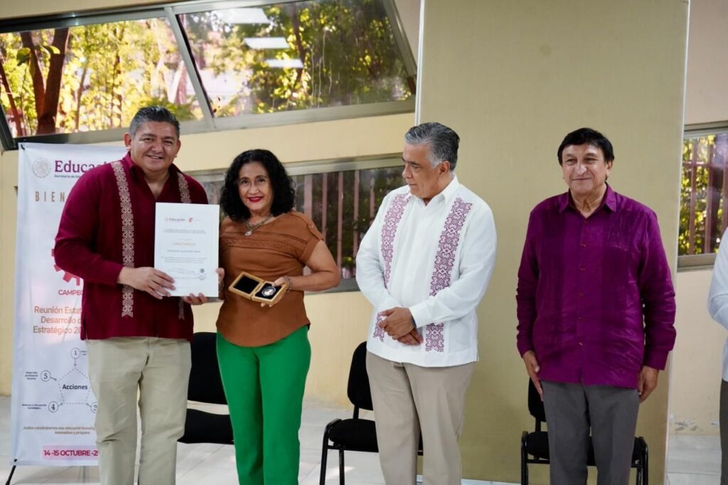 WhatsApp-Image-2025-10-16-at-12.39.43-PM-1-1024x682 Reunión Estatal de Directivos de la DGETI llega a su Clausura en Campeche