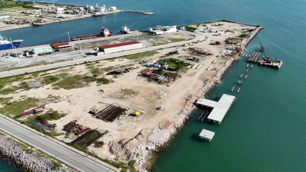 WhatsApp-Image-2025-10-20-at-4.26.16-PM-1-1024x575 Avance del 58% en Construcción del Muelle con Duques de Alba en el Puerto de Seybaplaya