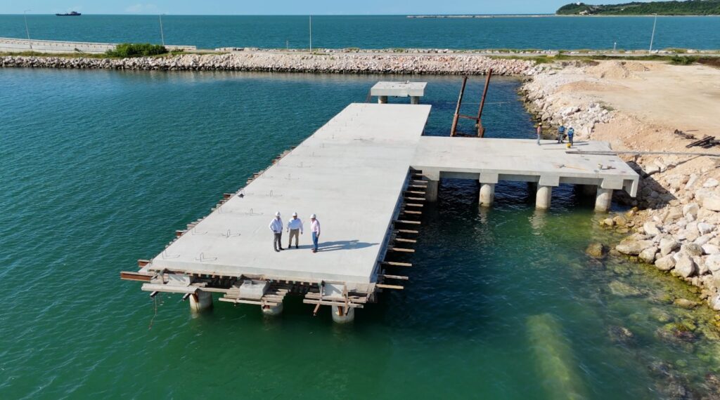 WhatsApp-Image-2025-10-20-at-4.26.16-PM-1024x570 Avance del 58% en Construcción del Muelle con Duques de Alba en el Puerto de Seybaplaya