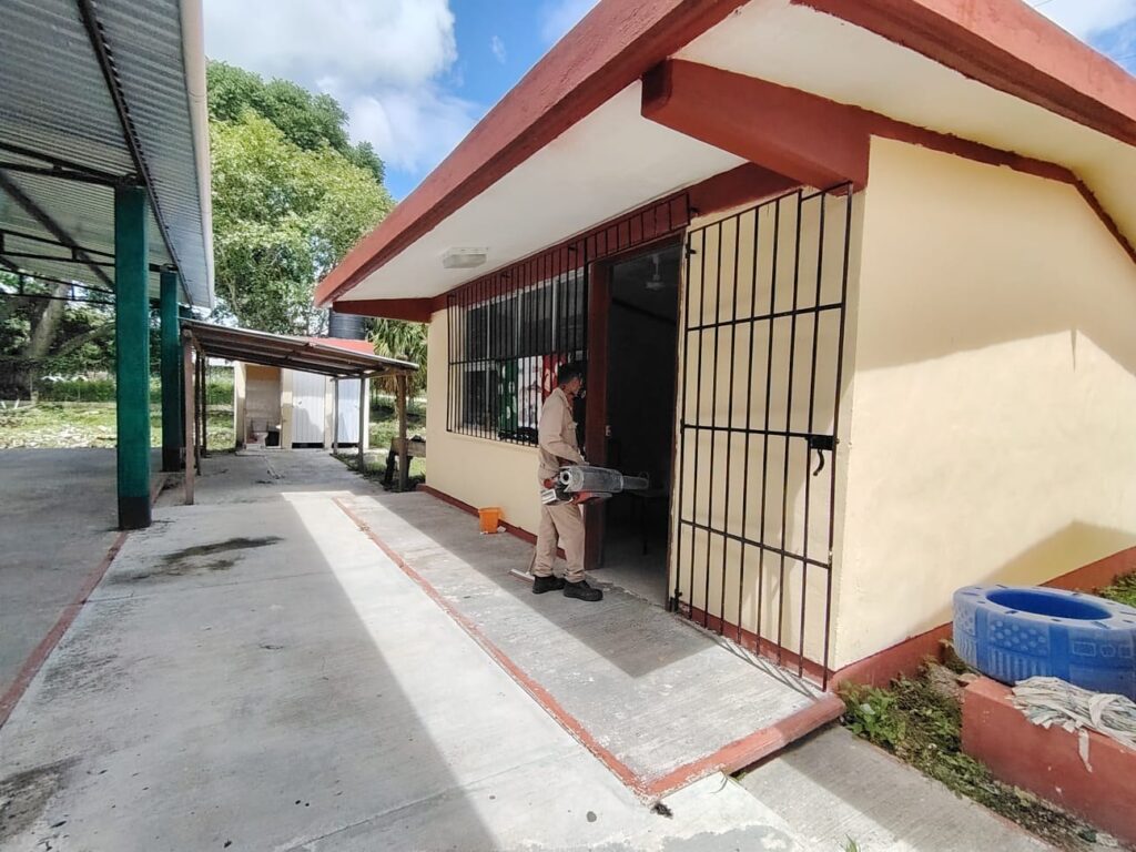 WhatsApp-Image-2025-10-27-at-6.18.53-PM-1024x768 Nebulizan Comunidades para Erradicar al Mosquito Transmisor del Dengue