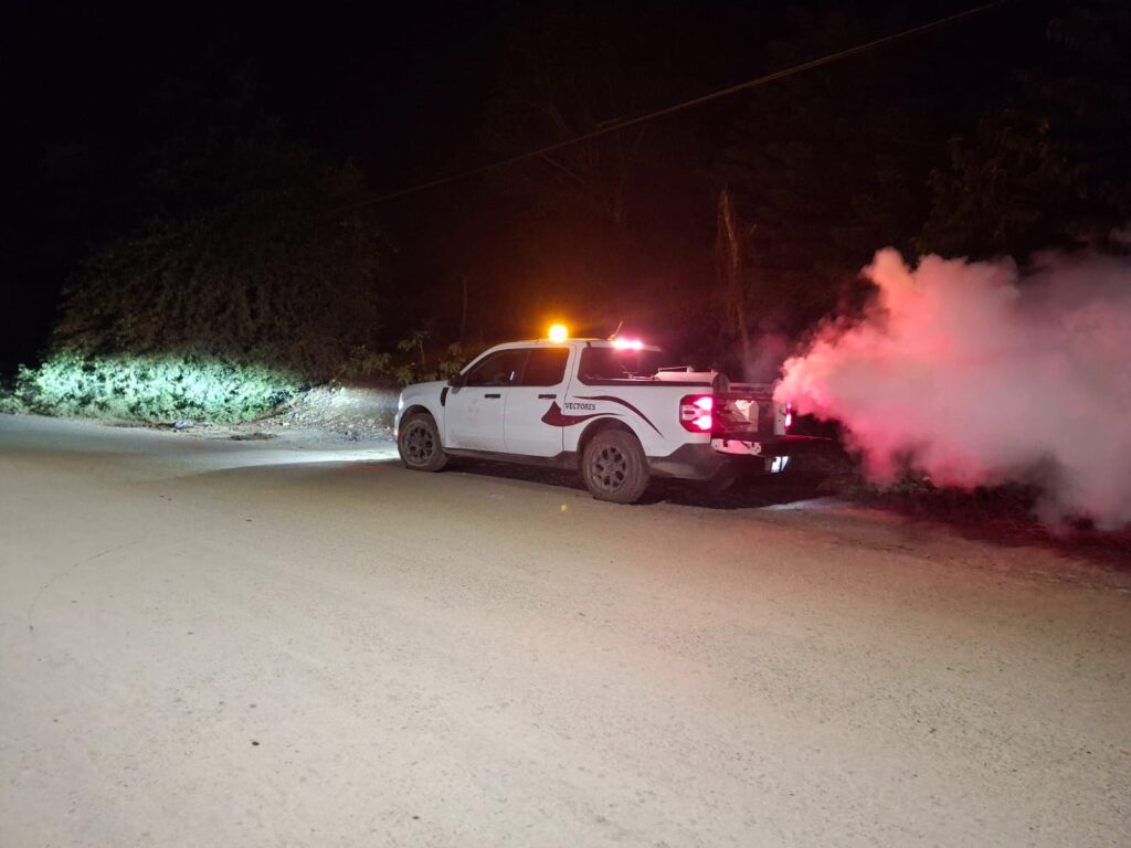 WhatsApp-Image-2025-10-27-at-6.18.54-PM-1-1024x768 Nebulizan Comunidades para Erradicar al Mosquito Transmisor del Dengue